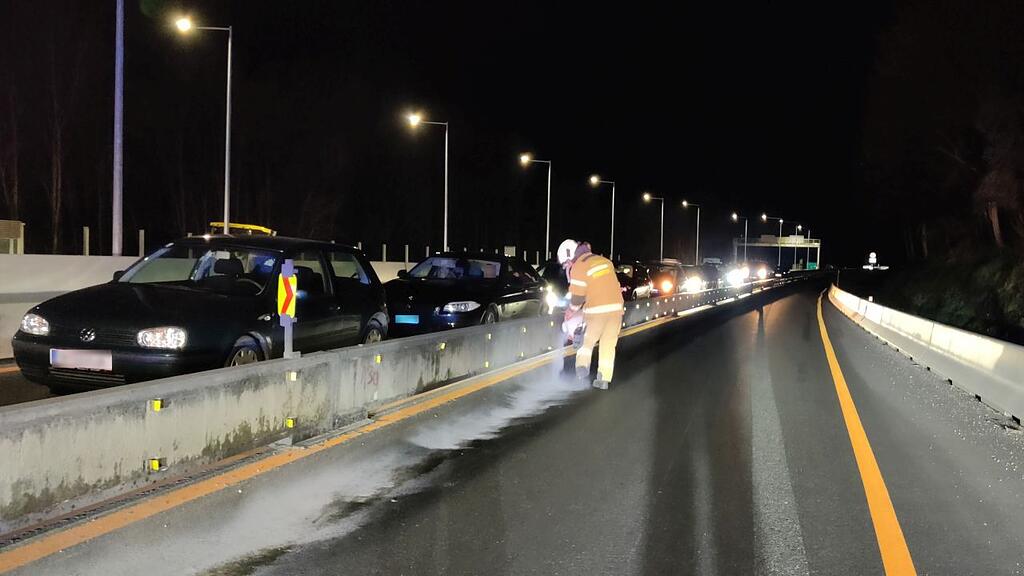Lkw verliert Hunderte Liter Diesel auf A10 beim Brentenbergtunnel