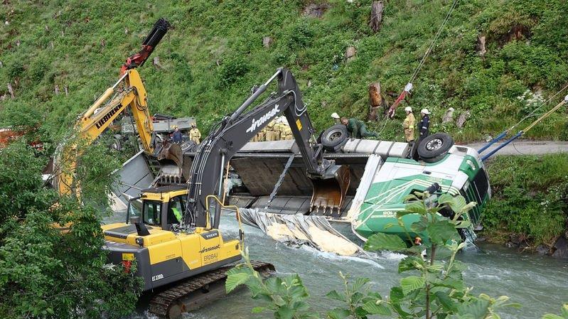 Wasserrettung Sattelzug in Gasteiner Arche II