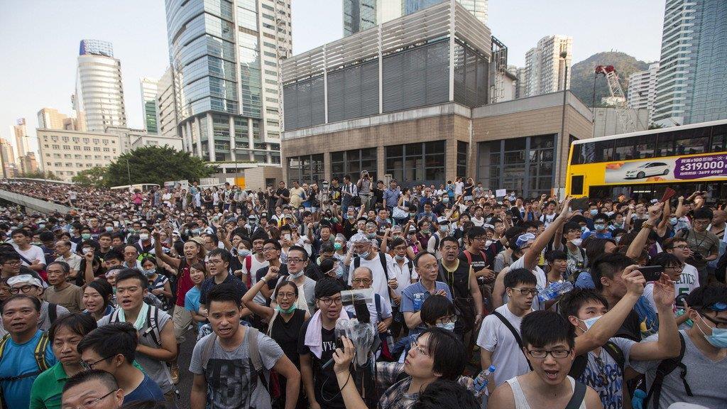 Demonstranten legen Hongkong lahm