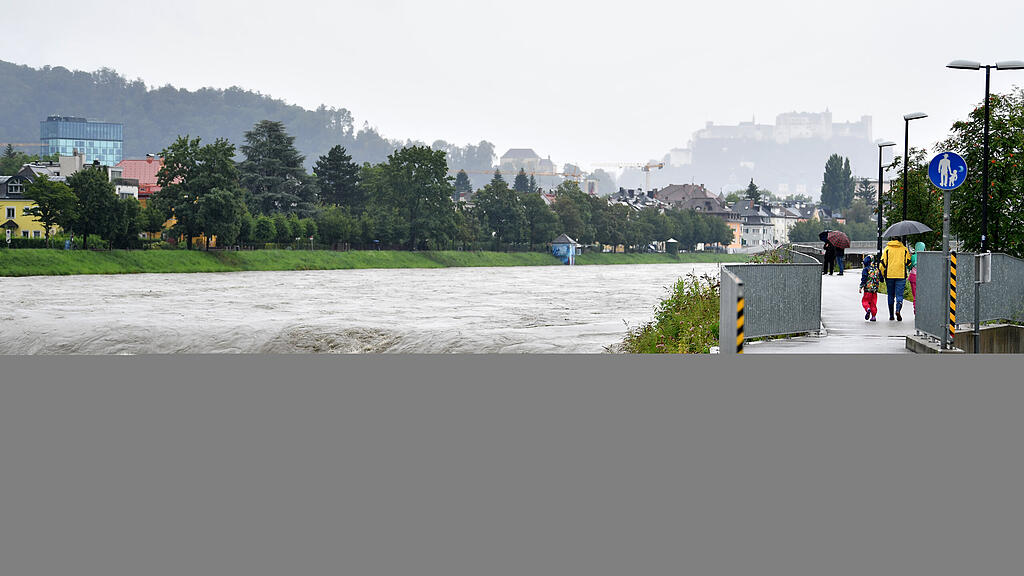 Salzach, Sohlstufe Lehen, Salzburg, Hochwasser