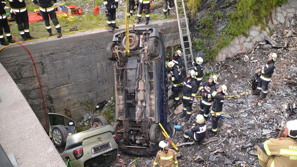 Feuerwehrübung mit Verkehrsunfall