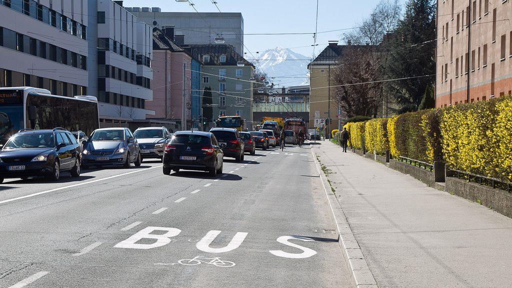 Neue Busspur in der Rudolf-Biebl-Straße