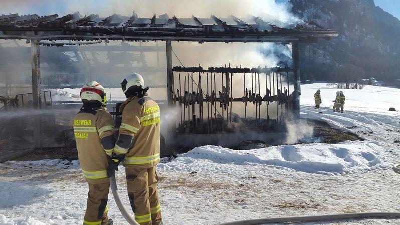 Maschinenhalle in Thalgau in Brand