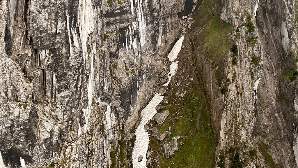 TIROL: KLETTERER VON STEINMASSEN VERSCHÜTTET