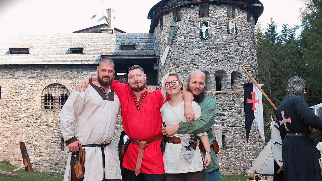 Mittelalterfest auf Burg Finstergr\u00fcn