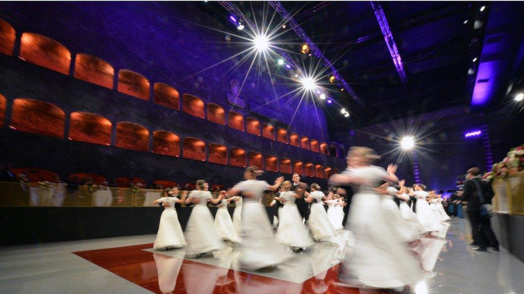 Salzburger Festspielball, I