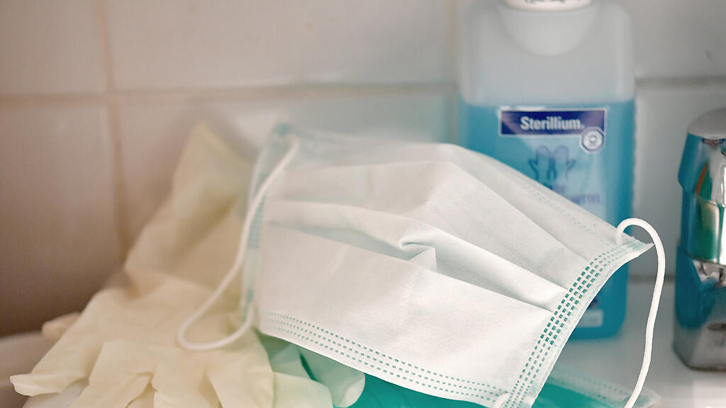 Coronavirus, Maske, Handschuhe, Desinfektionsmittel, SB