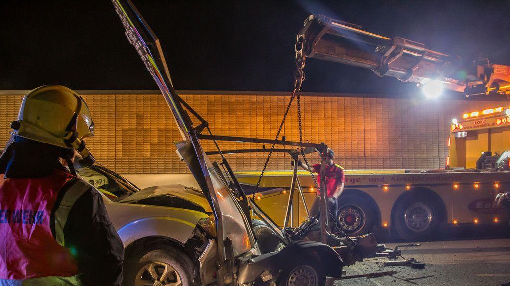 Alkolenker crasht auf A1 in Asfinag-Fahrzeug