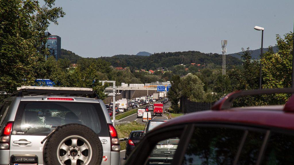 Unfall mit drei Fahrzeugen bei Salzburg-Nord