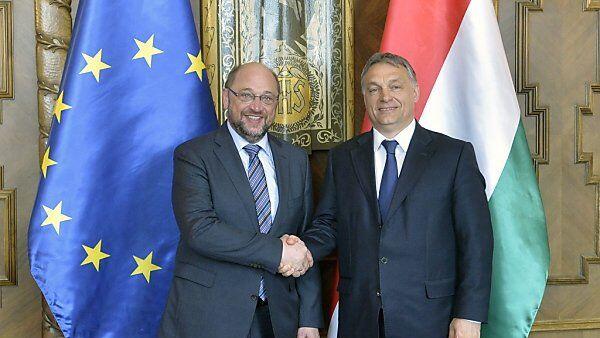 Schulz (l.) bat Orban um klärendes Telefonat