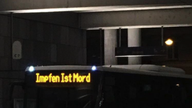 Bus "Impfen ist Mord"