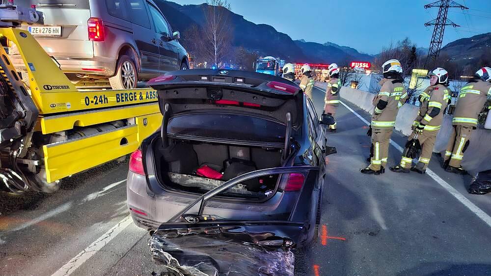 Sechs Fahrzeuge in Crash in Bruck verwickelt
