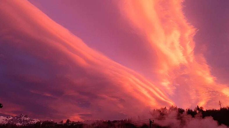 Wundersch\u00f6ner Sonnenaufgang \u00fcber Salzburg III