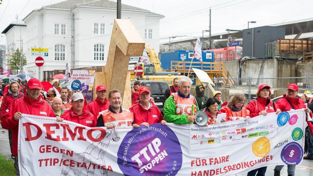 Demo gegen TTIP und CETA in Salzburg