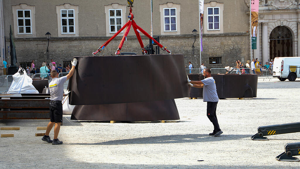 Letzter Frauenkopf am Residenzplatz wird abgebaut