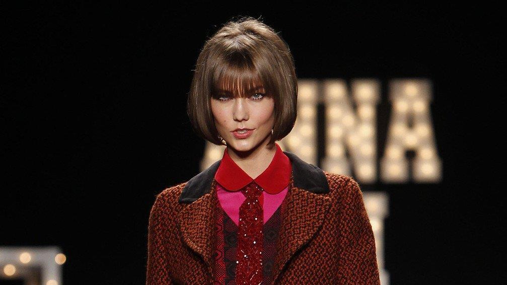 Karlie Kloss trägt einen Bob