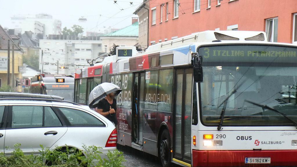 Pkw kollidiert mit Obus