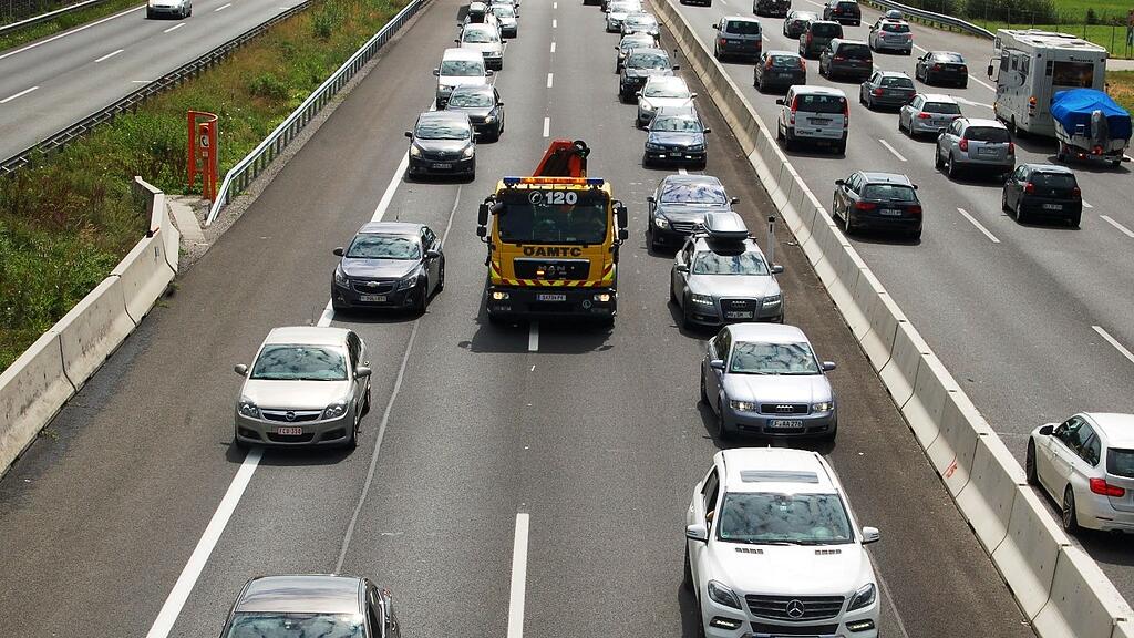 Wer keine Rettungsgasse bildet, muss mitunter tief in die Tasche greifen.