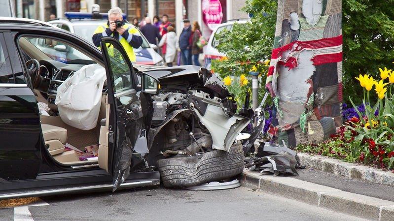 Auto crasht am Hanuschplatz
