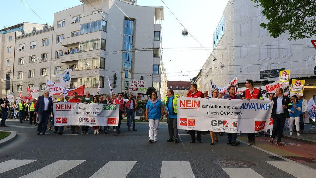 1.500 Teilnehmer bei Kundgebung vor AK Salzburg