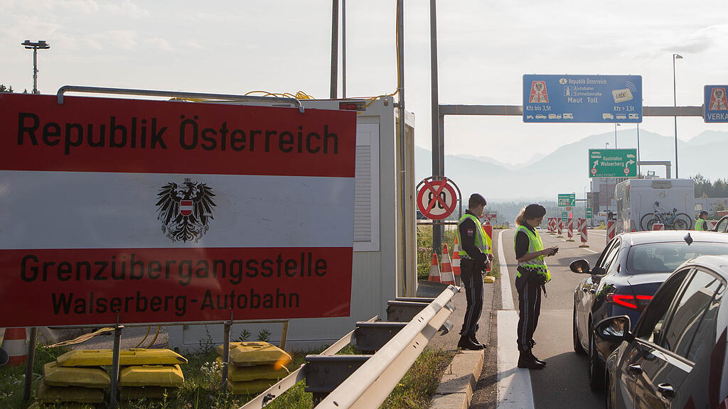 Das Schengen-Abkommen wird wegen des EU-Gipfels in Sachen Grenzkontrollen ausgesetzt. Ein Grenzübertritt ohne Reisedokument ist nicht möglich.