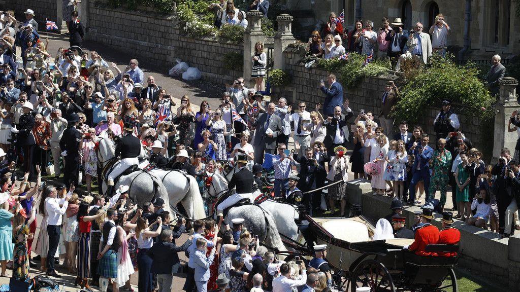 Royale Hochzeit: Schillernde Kutschfahrt durch Windsor