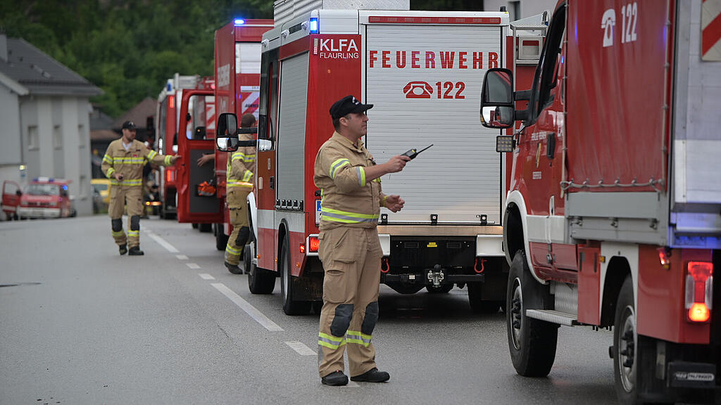 Aufräumarbeiten nach Überschwemmungen in Kufstein