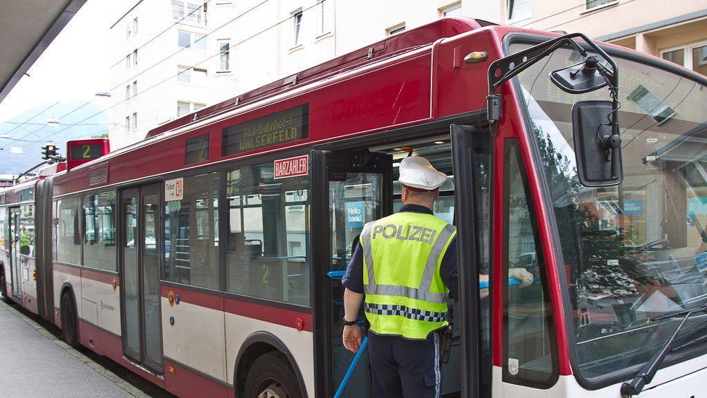 Sterneckstraße: Unfall zwischen Obus und Pkw