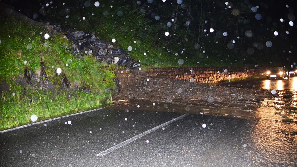 Mure blockierte Wagrainer Bundesstraße mit Geröll