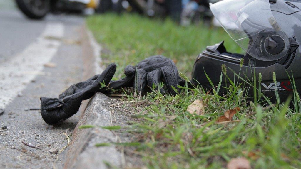 Harley-Fahrer schleudert in Gegenverkehr