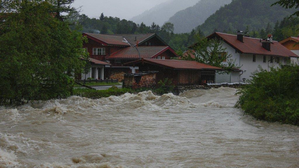 Hochwasser: Ruhpolding abgeschnitten