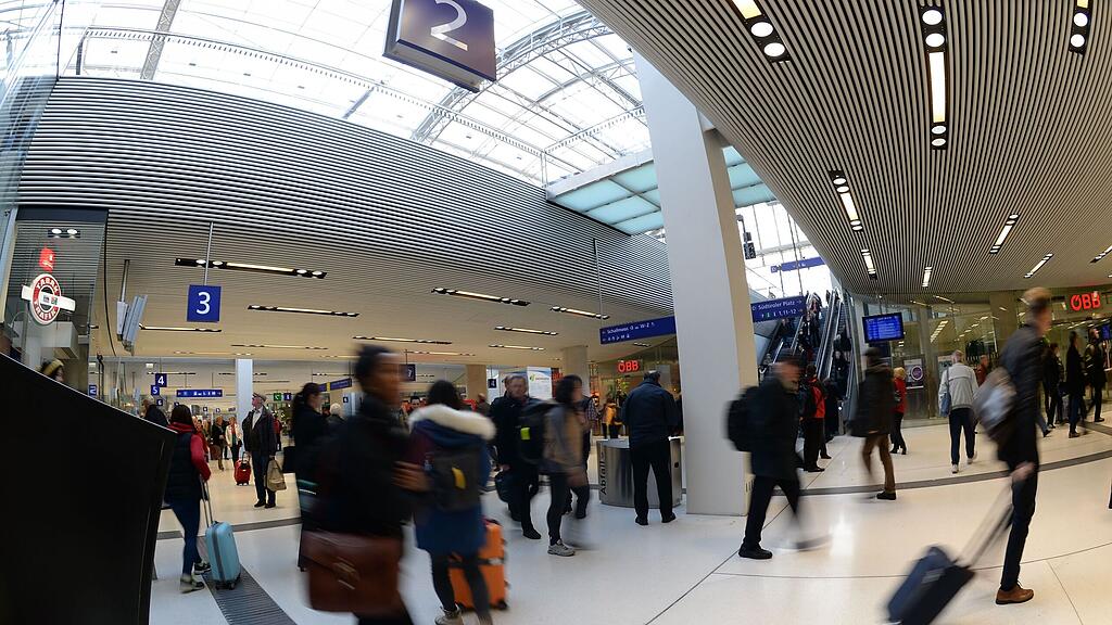 Die Bande hatte es auf Zugreisende am Salzburger Hauptbahnhof abgesehen.