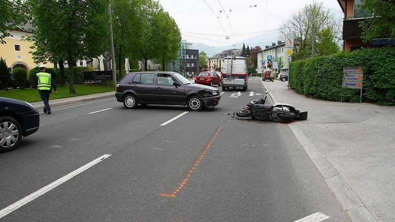 VW-Lenker übersieht Rollerfahrer im Nonntal
