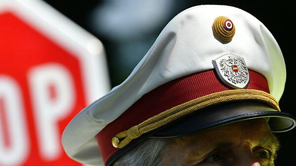 Die Polizei fahndet nach den Verdächtigen