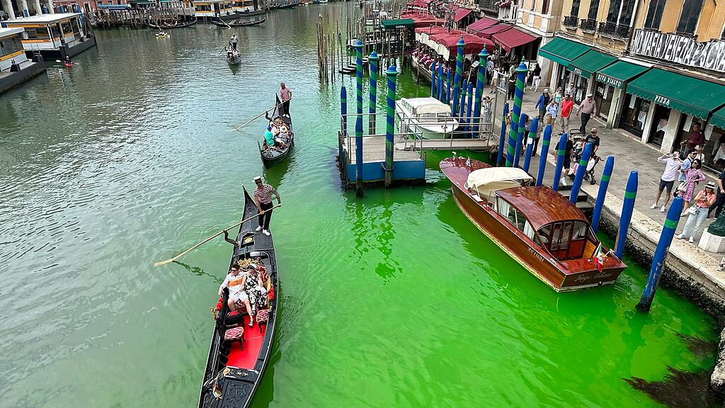 Grüner Canale Grande in Venedig