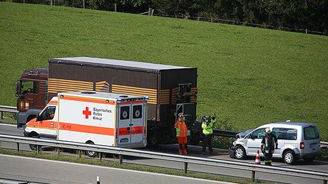 Das Auto wurde schwer beschädigt.