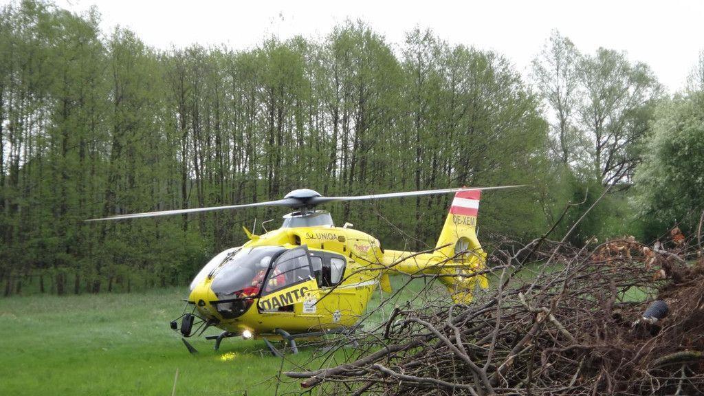 Grödig: Fahrzeug stürzt über Böschung
