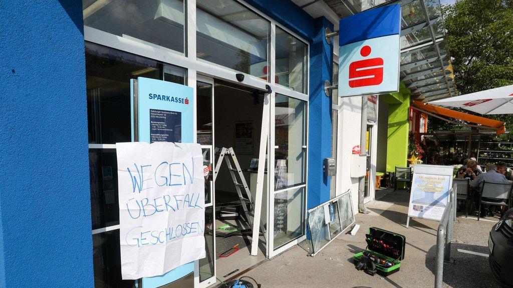 Bankomat in Munderfing herausgerissen