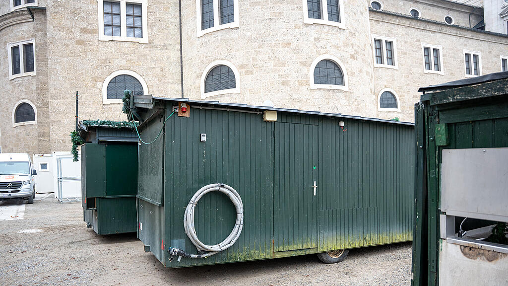 Aufbau Christkindlmarkt