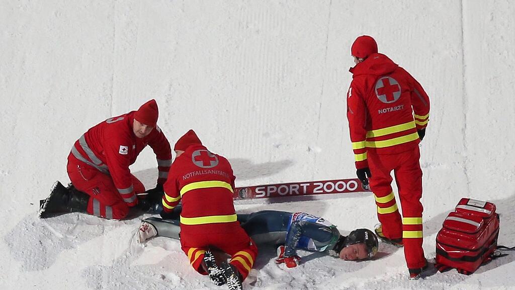 Nach dem Sturz blieb Fairall im Auslaufbereich liegen.