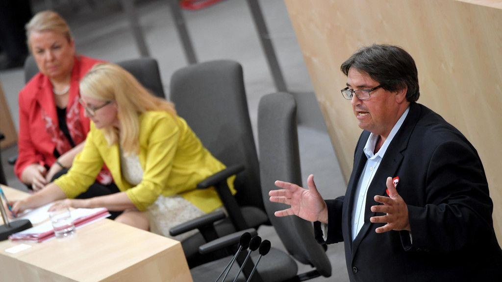 Zwölf-Stunden-Tag: Hitzige Debatte im Nationalrat