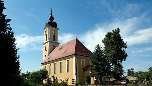 Anneli beigesetzt: Kleine Kirche von Sora war vollbesetzt