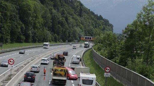A10: Wohnwagen kippt um