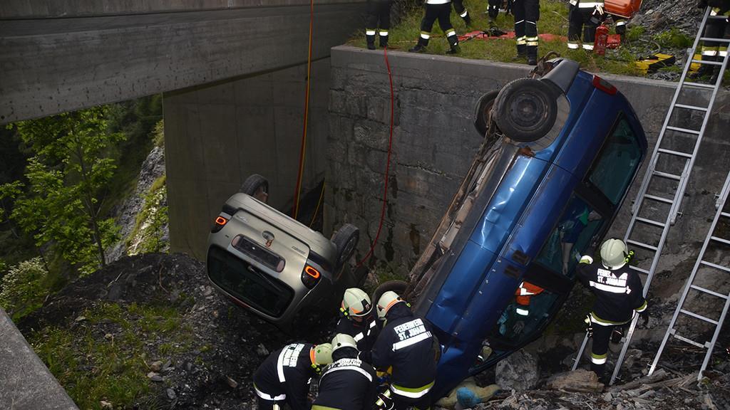 Feuerwehrübung mit Verkehrsunfall