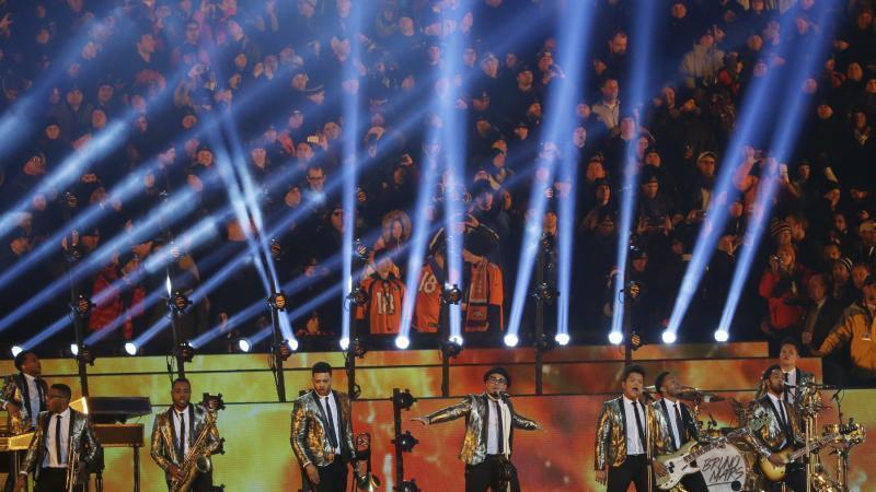 Bruno Mars & Red Hot Chili Peppers live beim Super Bowl 2014