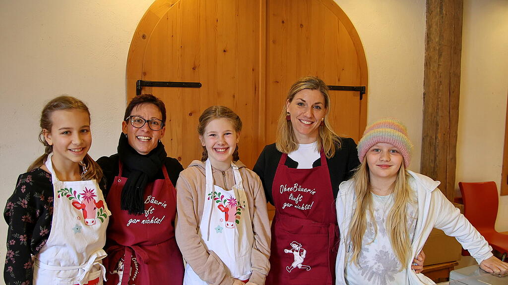 Gro\u00dfer Osternmarkt im Salzburger Freilichtmuseum
