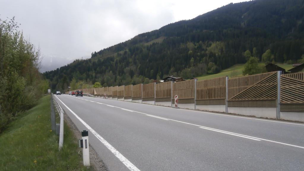 Neue Lärmschutzwand an der B311 in Saalfelden
