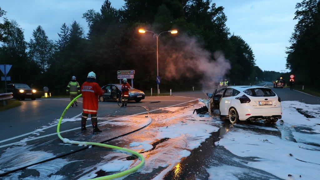 Schwerer Crash auf der B156
