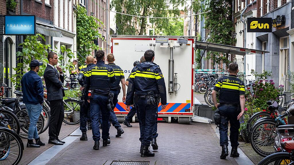 Kriminalreporter Peter R. de Vries in Amsterdam niedergeschossen