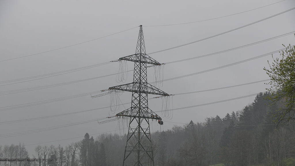 Bau von 380 kV-Leitung
